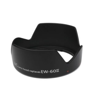1441888177_804 Mustaa JJC EW 60II Canon -vastavalosuojaa vasten näkyy valkoinen tausta.