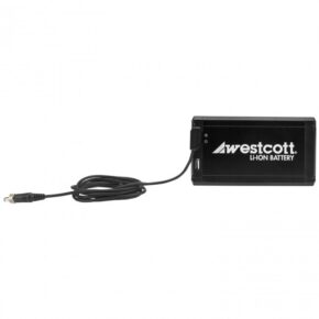 1457516561_711 Musta suorakaiteen muotoinen Westcott Flex Portable -akku, jossa on etupuolen logo ja liitetty virtajohto ja pistoke, jotka ulottuvat vasemmalta puolelta valkoista taustaa vasten.