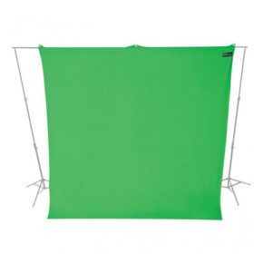 1494847506_722 Westcott Wrinkle-Resistant Backdrop - Green Screen (270 x 300 cm) on suuri, kestävä tausta, joka sopii erinomaisesti valokuvauksen tai videon chroma keyingiin, ja se voidaan pingottaa kahden metallitelineen väliin.
