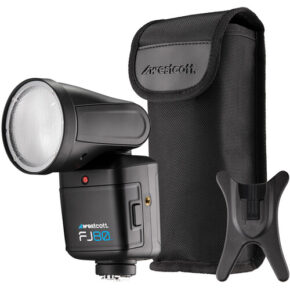 Westcott FJ80 Universal Touchscreen 80Ws Speedlight on esillä mustassa kantolaukussaan ja mustassa salamajalustassaan valkoista taustaa vasten.