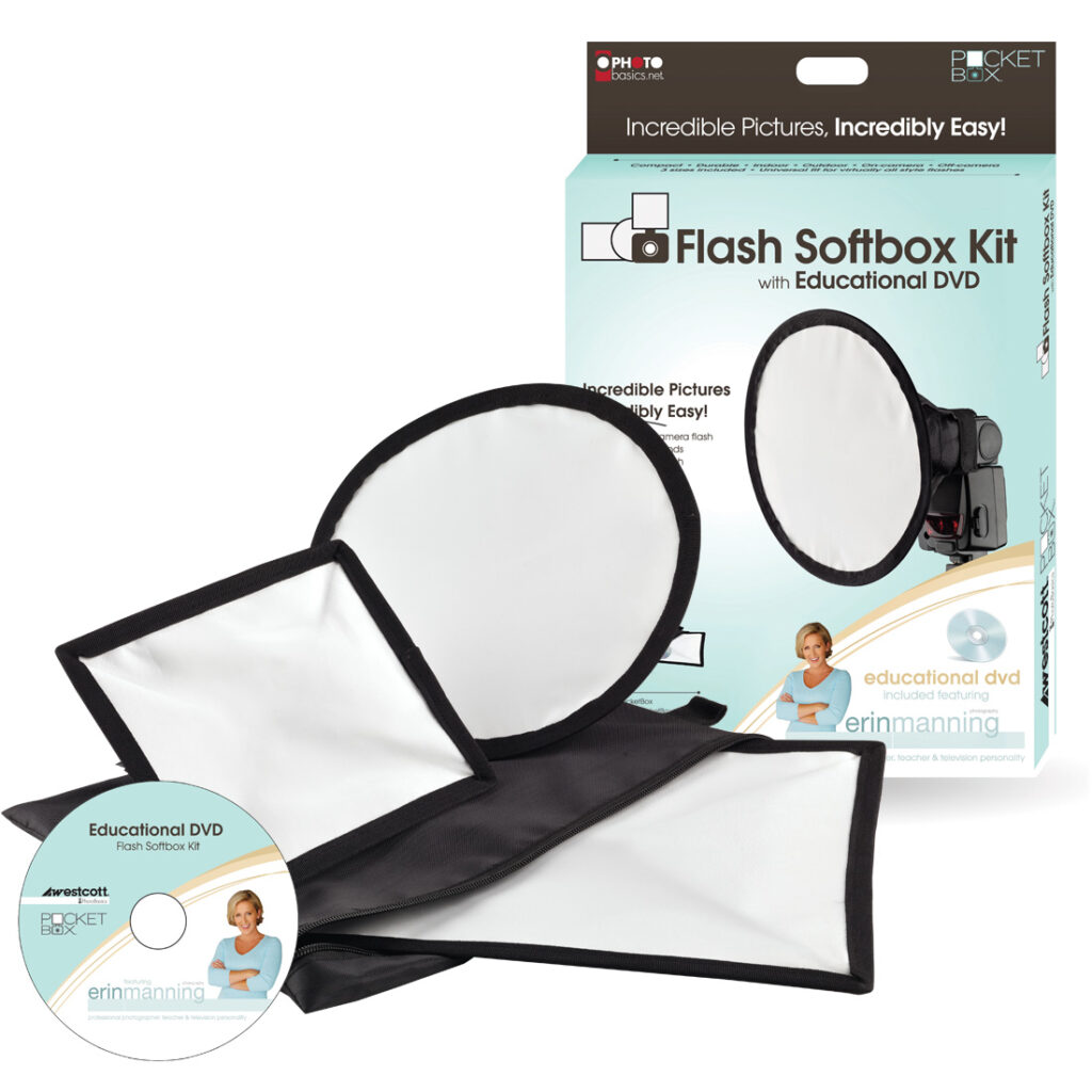 1627995288_406 Westcott Flash Softbox Kit sisältää kaksi valkoista, mustareunaista softboxia, opetus-DVD:n, ja se toimitetaan pakkauksessa, jossa on paketti, DVD ja nainen, joka pitää tuotetta kädessään.