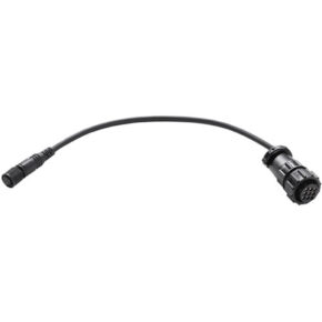 Westcott Flex Cine Dimmer Adapter for Original Flex Daylight Mat (1' x 2') on musta kaapeli, jonka toisessa päässä on pieni liitin ja toisessa päässä suurempi, pyöreä, moninapainen liitin, kuvassa valkoisella pohjalla.