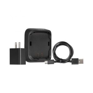 1664872468_328 Musta Westcott FJ80 II -akkulaturi ja -johto sisältää seinäsovittimen, lataustelakan ja USB-mikro-USB-kaapelin, jotka on esitetty valkoisella pohjalla.