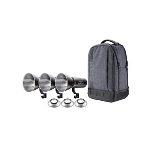 Screenshot Westcott L60-B Bi-Color COB LED 3-Light Backpack Kit sisältää kolme studiovaloa, kolme heijastinta ja harmaan repun helppoa kuljetusta varten, kaikki valkoisella pohjalla.