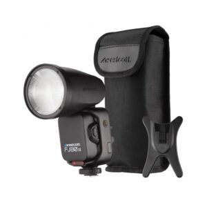 1665038269_512 Mustan värinen Westcott FJ80 II M Universal Touchscreen 80Ws Speedlight -valaisin sekä siihen sopiva kantolaukku ja muovijalusta ovat esillä valkoisella pohjalla.
