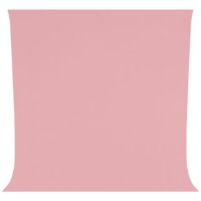 1674027975_804 Westcott Wrinkle-Resistant Backdrop in Blush Pink (2,7 x 3m) on esitetty, ja se roikkuu sujuvasti, ja sen alareunoissa on lempeät kaaret.