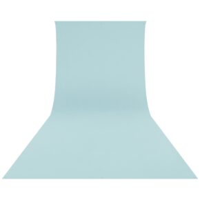1674036062_806 Westcott Wrinkle-Resistant Backdrop pastellinsininen (2,7 x 6,1 m) rullataan lattialle ja kaartuu ylöspäin muodostaen sileän, saumattoman taustan, jossa ei ole näkyviä reunoja tai häiriötekijöitä valokuvausta varten.