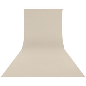 1674042941_243 Westcott Wrinkle-Resistant Backdrop, Buttermilk White (2,7 x 6,1 m) tarjoaa saumattoman, vaalean beigen pinnan, jossa on pehmeä kaari pystysuorasta vaakasuoraan, ihanteellinen studiomuotokuviin tai tuotekuvaukseen.