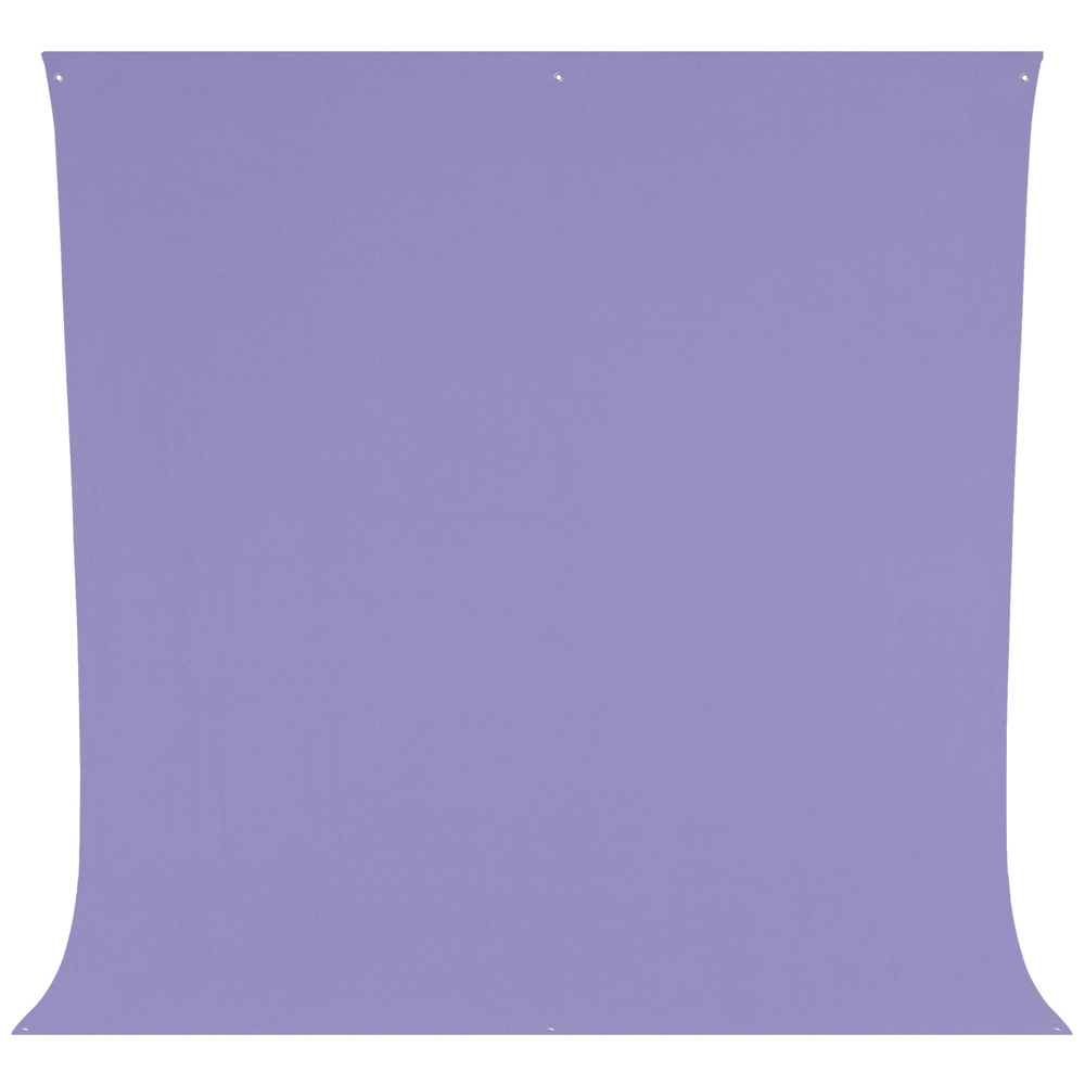Westcott Wrinkle-Resistant Backdrop, Light Purple (2,7 x 3 m) on väriltään kiinteä laventeli, hieman kaarevat alareunat ja pienet läpiviennit ylhäällä ja alhaalla helppoa ripustamista varten.