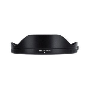 1737469177_589 Musta JJC LH-SH177 Lens Hood -vastavalosuoja, kuvattuna edestä valkoisella pohjalla, korostaa sen terälehden muotoilua ja sivuun painettua mallinimeä.