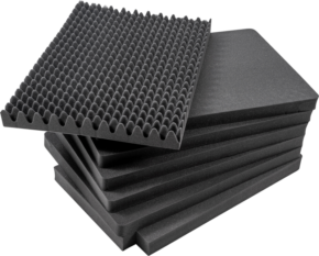 800q-01_112321 Pino BW OUTDOOR CASES PRE-CUT FOAM /SI FOR TYPE 7800 -levyjä, joista yksi on kallistettu niin, että sen kuvioitu pinta on näkyvissä, ja jotka on suunniteltu äänieristykseen ja melunvaimennukseen.