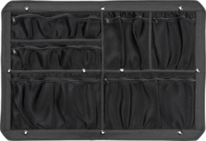 800q-01_113703 BW OUTDOOR CASES MESHBAG/MB FOR TYPE 7800 on musta kangasorganisaattori, jossa on useita verkkovetoketjullisia verkkotaskuja ja metalliset läpiviennit, ihanteellinen varastointiin tai matkustamiseen.