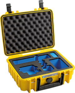 BW Outdoor Case Type 1000 GoPro Hero 12:lle (sopii GoPro Hero 9/10/11:lle), keltainen, sisältää kovan kuoren, avoimen kannen, jossa on munankuorivaahto, sekä mukautetut siniset ja mustat vaahtomuoviset insertit, jotka pitävät laitteesi turvallisesti.