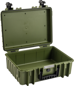 800q-01_126530 The BW OUTDOOR CASES TYPE 5000 / BRONZE GREEN (EMPTY) is a sturdy hard-shell case featuring reinforced corners, two black latches, a front handle and a spacious interior.