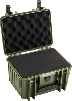 BW OUTDOOR CASES TYPE 2000 pronssinvihreässä BW OUTDOOR CASES TYPE 2000 -laatikossa on avoin kansi, jonka yläosassa on munankuorivaahto ja alaosassa valmiiksi leikattu vaahtomuovisisäke, joka tarjoaa kestävän suojan laitteiden turvalliseen säilytykseen ja kuljetukseen.