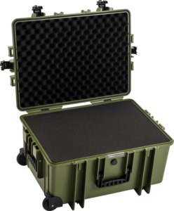 BW Outdoor Cases Type 6800 pronssinvihreässä värissä on kova kuori, valmiiksi leikattu vaahtomuovinen sisustus, mustat salvat, pyörät ja kahva, jotka tarjoavat turvallisen kuljetuksen herkille laitteille.