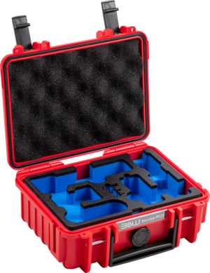 800q-01_127066 Punaisessa BW Outdoor Case Type 500 for DJI Osmo Pocket 3 Creator Combo -laukussa on kova kuori, mittatilaustyönä leikatut siniset ja mustat vaahtomuoviset insertit varusteiden turvallista säilytystä varten ja munakennomuovinen vaahtomuovipehmuste kannessa lisäsuojaa varten.