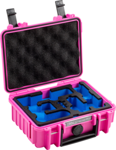 Vaaleanpunainen BW Outdoor Case Type 500 DJI Osmo Pocket 3 Creator Combo -laitteelle, jossa on musta ulkokuori, sininen sisustus ja muovirakenne.