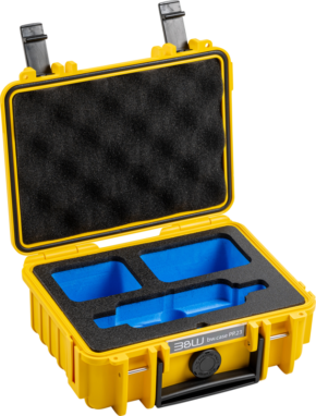 800q-01_127469 Keltaisessa BW Outdoor Case Type 500 for Insta360 X3 -kotelossa on avoin kansi, siniset vaahtomuoviset insertit ja musta munakennopehmuste herkkien esineiden turvalliseen säilytykseen ja kuljetukseen.