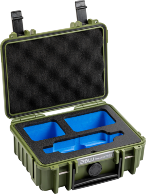 BW Outdoor Case Type 500 Insta360 X3:lle pronssinvihreässä BW Outdoor Case Type 500 for Insta360 X3:ssa on kestävä muotoilu, jossa on avoin kansi, räätälöidyt siniset vaahtomuoviset insertit ja musta vaahtomuovi, joka tarjoaa turvallisen säilytyksen ja kuljetuksen herkille esineille.