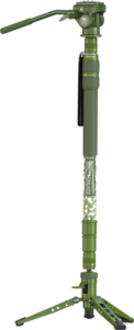 800q-01_130546 Sirui Monopod Video Set Pedal Version Camouflage CVM-145P + CT5X: Vihreä, ulosvedettävä monopodin kolmijalka, jossa on kahva, keskirungon naamiointi, useita säätöosioita ja kokoontaitettavat kolmijalkajalat pohjassa.