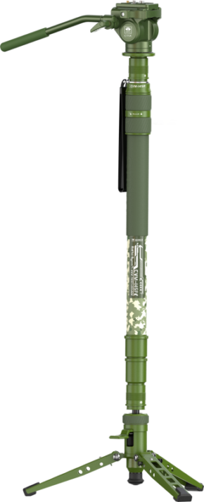 800q-01_130546 Sirui Monopod Video Set Pedal Version Camouflage CVM-145P + CT5X: Vihreä, ulosvedettävä monopodin kolmijalka, jossa on kahva, keskirungon naamiointi, useita säätöosioita ja kokoontaitettavat kolmijalkajalat pohjassa.