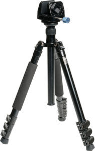 800q-01_130749 Sirui Tripod Kit Alu with Gun Clamp on musta kolmijalkainen kolmijalka, jossa on kolme säädettävää jalkaa, vaahtomuovikahvat, kääntyvät lukot jokaisessa jalassa ja sininen kiristysnuppi, kuvassa vaalealla pohjalla.