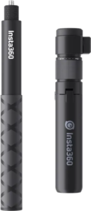 800q-01_133641 Kaksi mustaa Insta360 Bullet Time -lisävarustepakettia - yksi pidennetty ja yksi taitettu - sisältävät kuvioidut kahvat ja valkoiset Insta360-logot. Niiden kompakti muotoilu korostaa kannettavuutta ja monipuolista käyttöä Insta360-kameroiden kanssa.