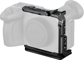 800q-01_134090 The SmallRig 5591 Half Cage for Sony FX2 is a black metal cage that mounts to the Sony camera body, providing enhanced protection and multiple mounting points for accessories.
