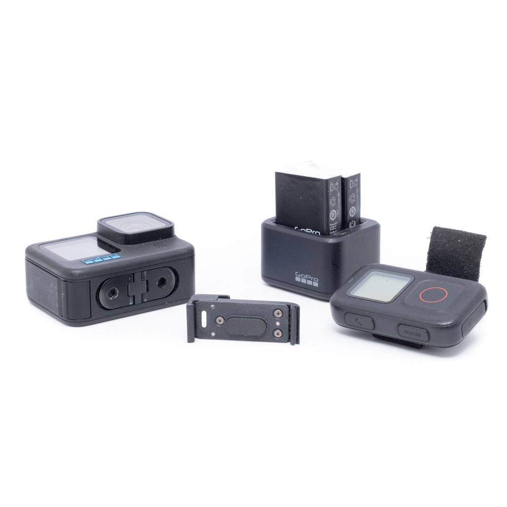 GoPro 11 Black-3 GoPro Hero 11 Black + Tarvikkeet - Käytetty