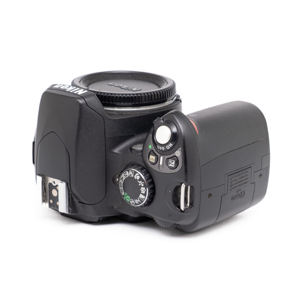 Nikon D40-4 Nikon D40 (SC 24000)- Käytetty