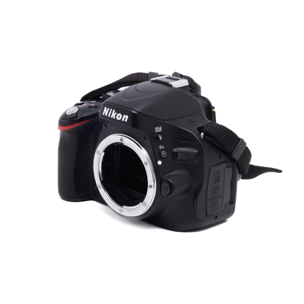 Nikon D5100-4 Nikon D5100 (Kunto K5, SC 4500) - Käytetty