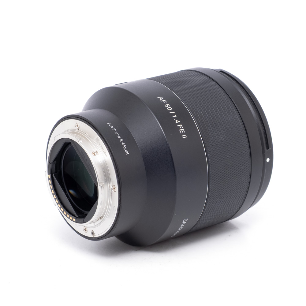 Samyang AF 50mm f1.4 Sony-3 Samyang AF 50mm f/1.4 II Sony FE - Käytetty