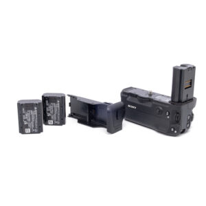 Sony akkukahva a9-3 Sony VG-C3EM akkukahva + 2 kpl NP-FZ100 – Käytetty