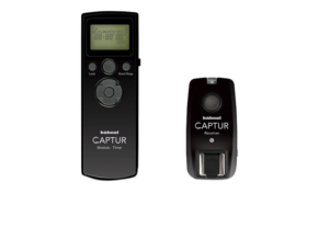 Kuvassa on kaksi mustaa Hähnel Remote Captur Timer Kit Canonin langattoman kameran lisävarustetta: vasemmalla suorakulmainen kauko-ajastin, jossa on painikkeet ja näyttö, ja oikealla kompakti langaton vastaanotin, jossa on hot shoe -kiinnitys.