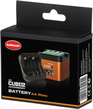 800q-01_116478 Hähnel ProCUBE 2 Plate for AA Batteries -laturi adapteri -laitteen mustassa vähittäismyyntipakkauksessa on laturin ja AA-paristojen kuvat etupuolella.