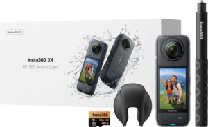 800q-01_133832 The INSTA360 X4 EXPLORER BUNDLE display, which includes an 8K 360° camera, a case, a lens cap, a 256 GB memory card and a selfie stick; the camera’s display shows a smiling couple outdoors.