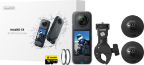 Insta360 X4 Motorcycle Bundle - actionkamera sisältää kameran, ohjaustankokiinnikkeen, kaksi linssisuojaa, kaksi tarrakiinnikettä, USB-kaapelin, 128 Gt microSD-kortin ja tuotepakkauksen.
