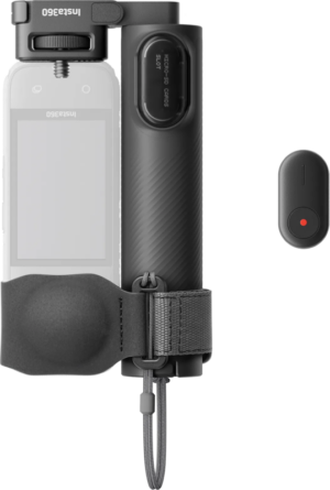 800q-01_133893 Insta360 Foldable 2-in-1 Selfie Stick Remote Kit (1/4" Mount) -selfietikku, sisältää mustan kahvan, jossa on sisäänrakennettu kaukosäädin, käsihihna ja läpinäkyvä hahmoteltu kamera, joka näkyy pienen mustan langattoman kaukosäätimen vieressä, jossa on punainen painike.