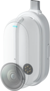 800q-01_133928 Insta360 GO 3/GO 3S Quick Reader -lukija on pienikokoinen, valkoinen laite, jossa on pyöreä linssi ja USB-C-liitin, ja se on esitetty läpinäkyvällä päällysteellä, joka paljastaa sen sisäiset komponentit tavallista taustaa vasten.