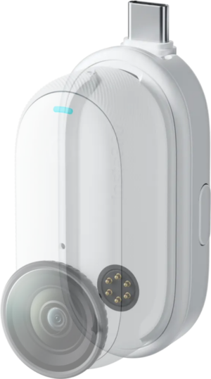 800q-01_133928 Insta360 GO 3/GO 3S Quick Reader -lukija on pienikokoinen, valkoinen laite, jossa on pyöreä linssi ja USB-C-liitin, ja se on esitetty läpinäkyvällä päällysteellä, joka paljastaa sen sisäiset komponentit tavallista taustaa vasten.
