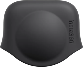 800q-01_134065 Musta, pyöristetty Insta360 ONE X2 -linssisuojus, jonka oikeassa reunassa on Insta360-logo.