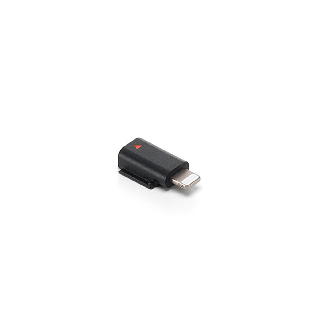 DJILighting DJI Mic 3 -matkapuhelinsovitin (Lightning) -puhelinadapteri on kompakti musta sovitin, jossa on metallinen liitin ja pieni punainen kolmio valkoisella pohjalla.