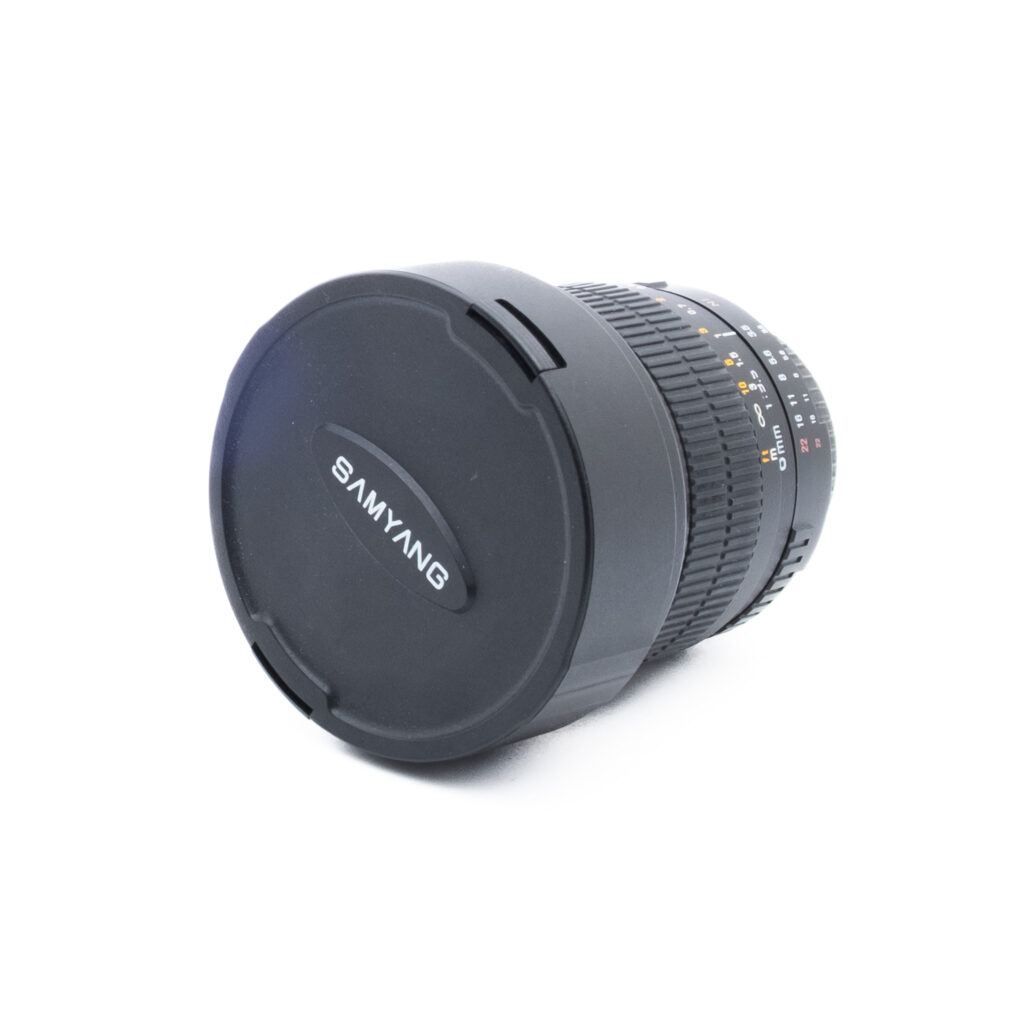 Samyang 8mm Nikon-3 Samyang 8mm f/3.5 Fisheye CS Nikon F DX (Kunto K5) - Käytetty