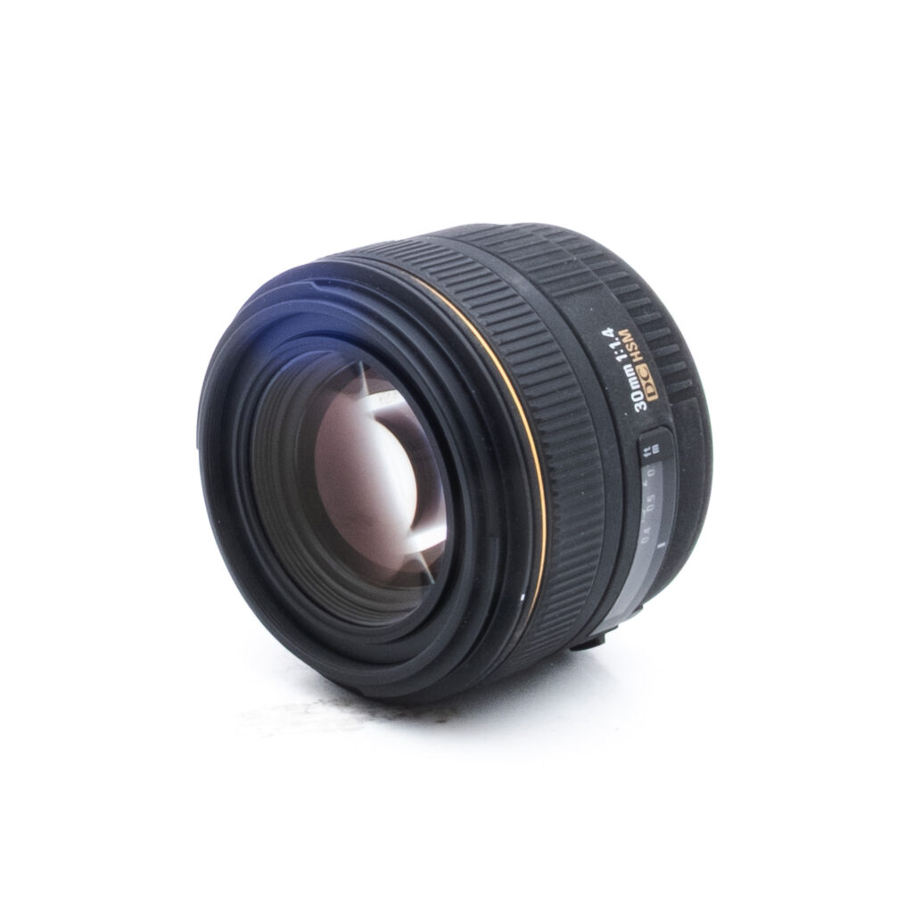 Sigma 30mm f14 DC Canon-2 Sigma 30mm f/1.4 EX DC HSM Canon EF-S - Käytetty