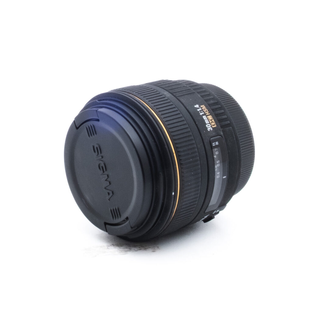 Sigma 30mm f14 DC Canon-3 Sigma 30mm f/1.4 EX DC HSM Canon EF-S - Käytetty