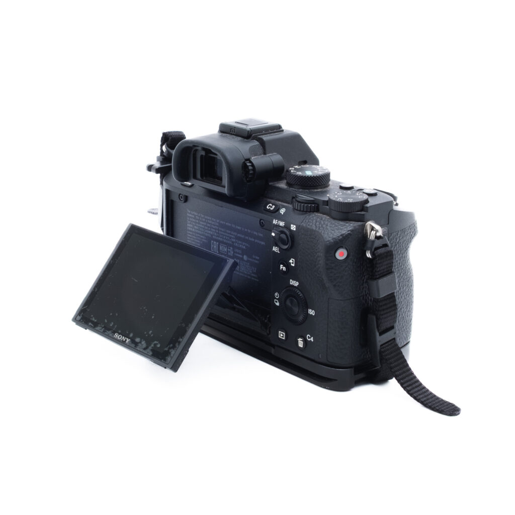 Sony A7 II-3-3 Sony A7 II + L-Rauta (SC 13000) – Käytetty