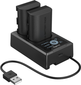 800q-01_134330 The SmallRig 5409 battery and charger kit for Canon LP-E6P batteries features a black double charger with two rechargeable batteries, a coiled USB cable on the front and a digital display showing the charging status.