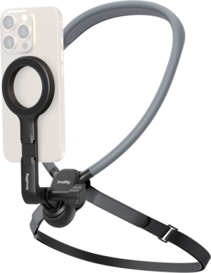 800q-01_134337 SmallRig 5127 MagSafe-yhteensopiva kaulakiinnitin on kaularig, joka tarjoaa handsfree-tuen puhelimelle. Säädettävät hihnat ja pyöreä pidike varmistavat laitteesi pysyy tukevasti mukana liikkuessasi.