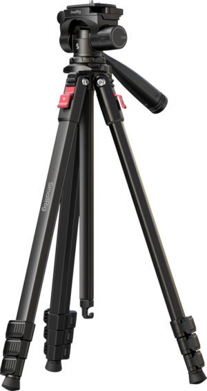 800q-01_134603 SmallRig 5474 Video Tripod -kolmijalka, musta, jossa on säädettävät jalat, punaiset lukitusmekanismit ja kahvallinen panorointi- ja kallistuspää; sivussa on SmallRig-tuotemerkki.